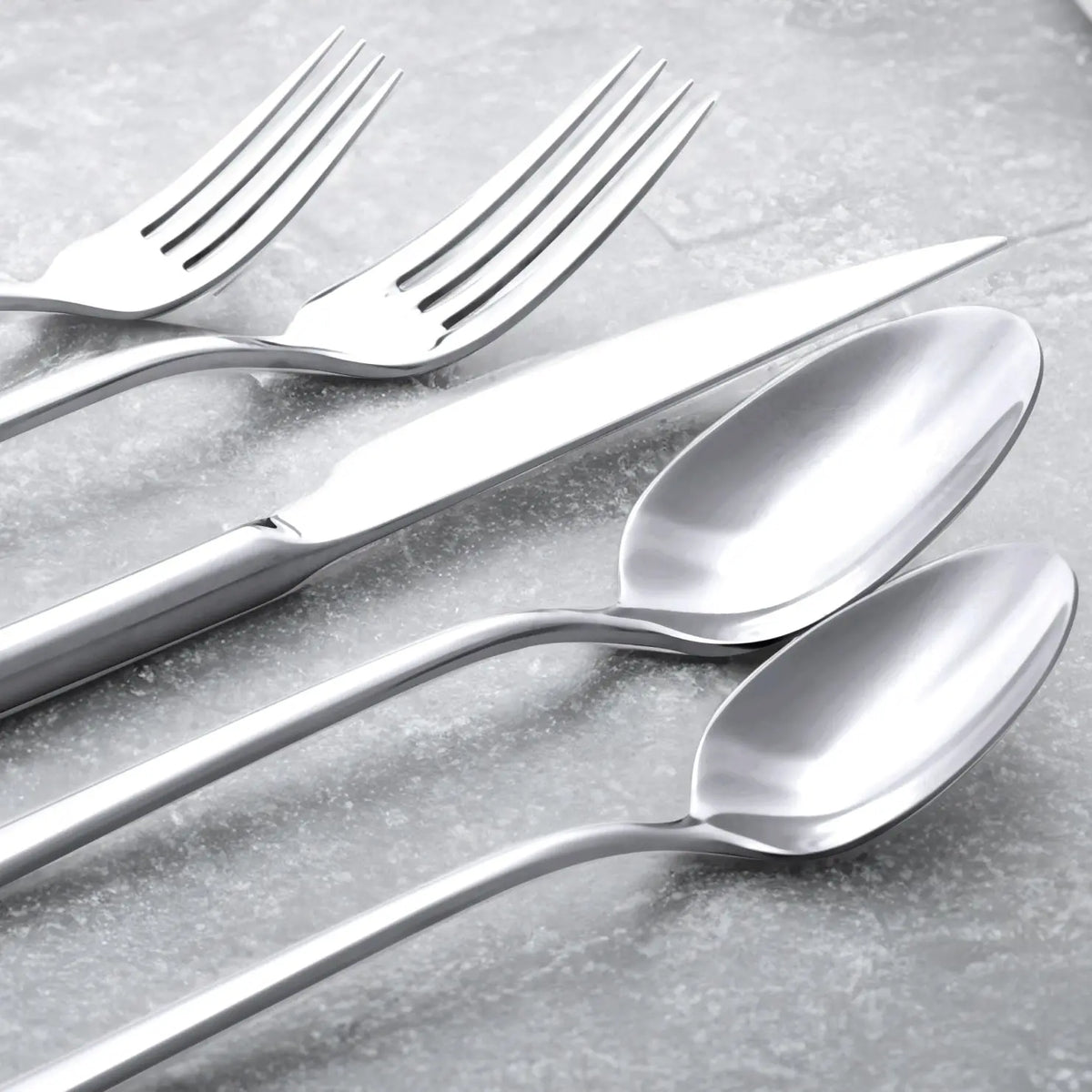Emilia Mirror 20-Piece Flatware Set Italic
