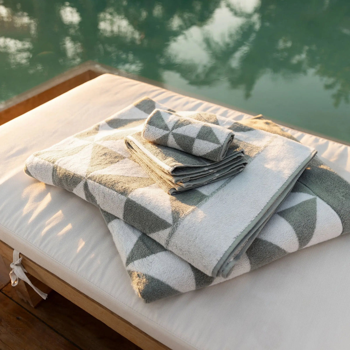 Umbra Towels Italic