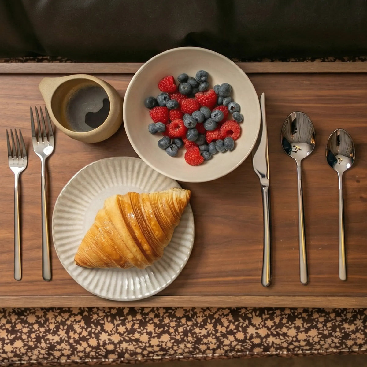 Emilia Mirror 20-Piece Flatware Set Italic