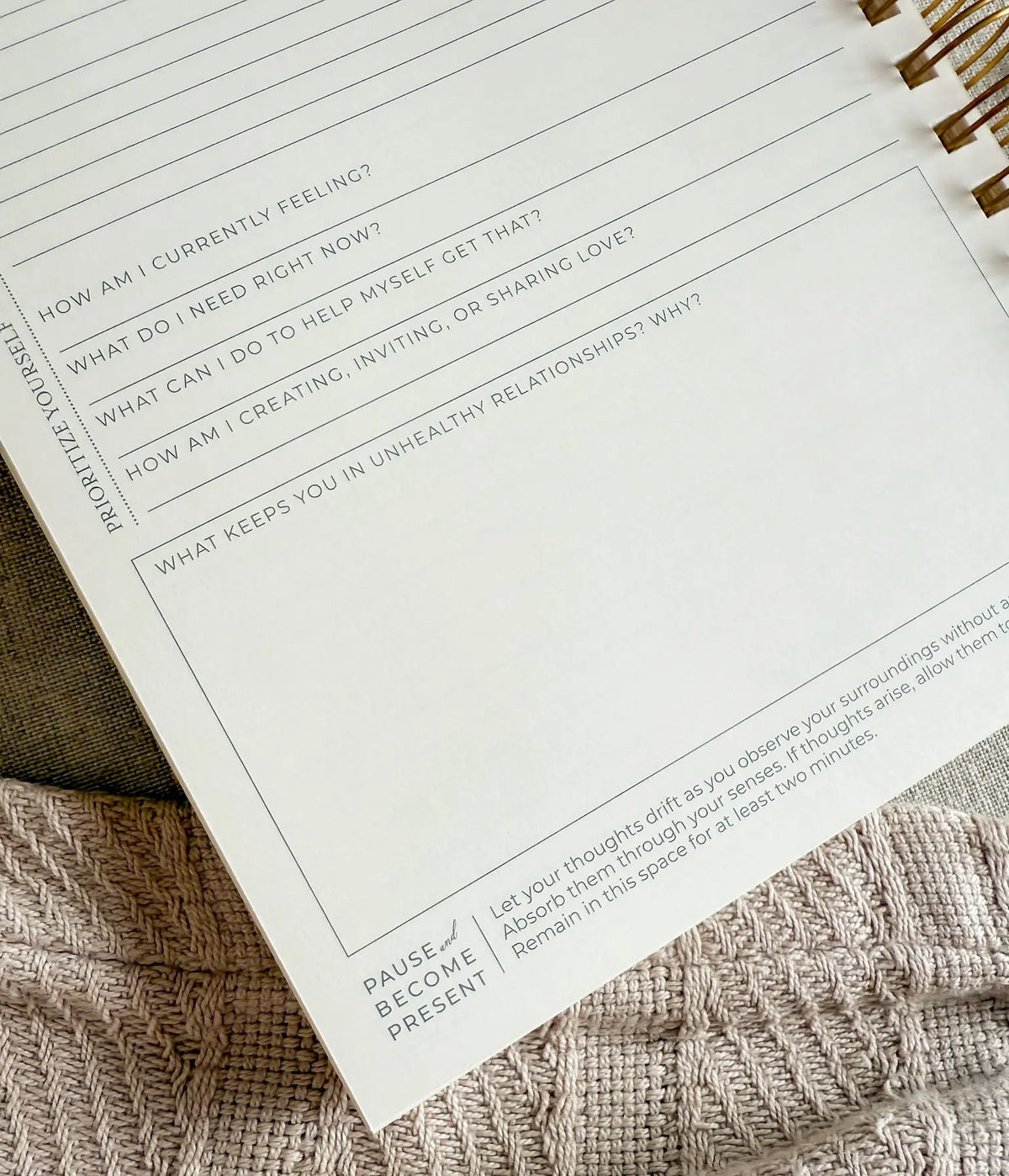 Surround Yourself with Happiness // A Daily Journal to Manifest Happiness, Gratitude, and Personal Growth Jen Simpson Design, LLC
