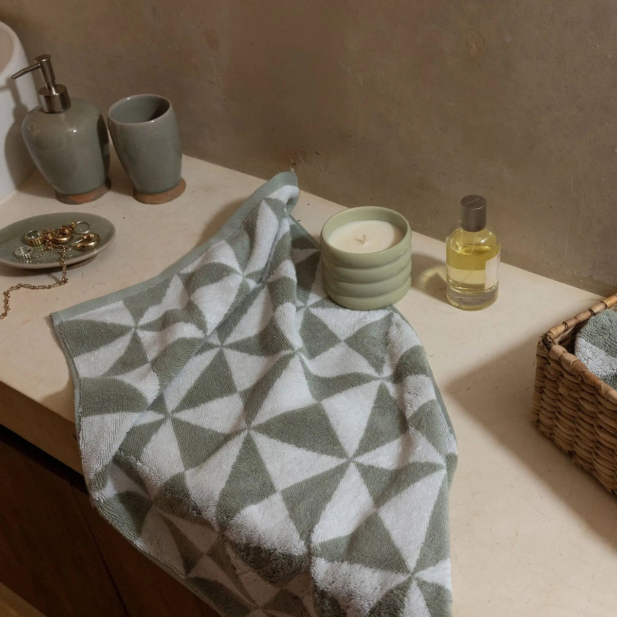 Umbra Towels Italic